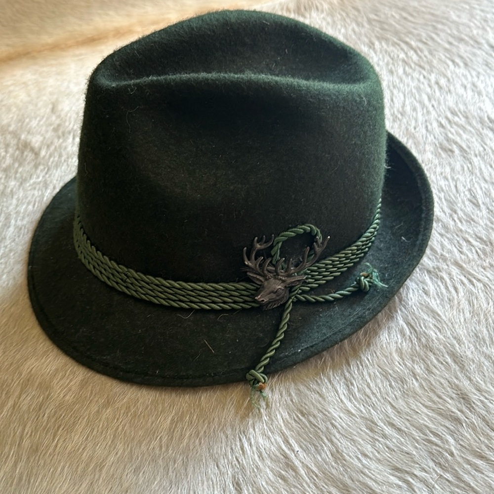 Wool hat - hunter green with metal deer accent